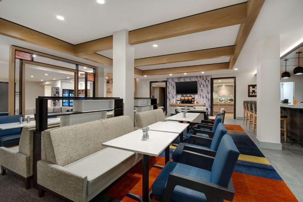 Hyatt House Mall of America / MSP Airport , MN 55425 near Minneapolis-saint Paul International Airport (wold-chamberlain Field) View Point 9