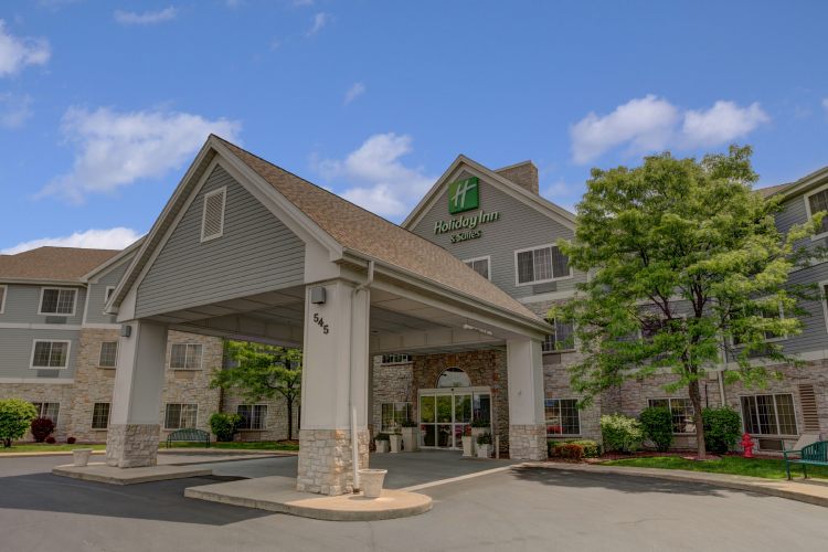 Holiday Inn Milwaukee Airport, an IHG Hotel , WI 53207 near General Mitchell International Airport View Point 1