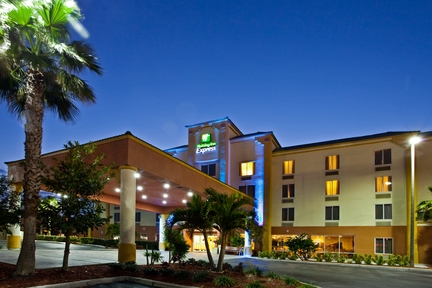 Holiday Inn Express Hotel & Suites Cocoa Beach, an IHG Hotel , FL 32931 near Port Canaveral Cruise View Point 4
