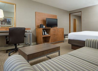 Holiday Inn Manchester Airport , NH 03103 near Manchester-boston Regional Airport View Point 17