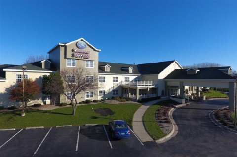 COMFORT SUITES APPLETON AIRPORT , WI 54914 near Appleton International Airport View Point 1