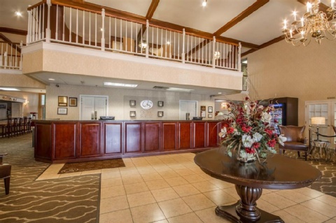 COMFORT SUITES APPLETON AIRPORT , WI 54914 near Appleton International Airport View Point 12