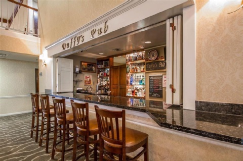 COMFORT SUITES APPLETON AIRPORT , WI 54914 near Appleton International Airport View Point 18