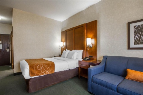 COMFORT SUITES APPLETON AIRPORT , WI 54914 near Appleton International Airport View Point 25