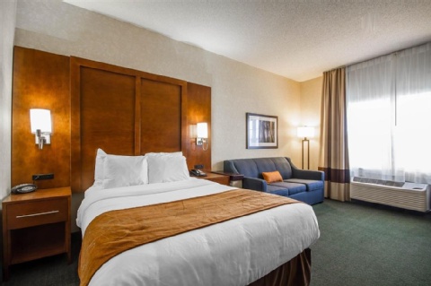 COMFORT SUITES APPLETON AIRPORT , WI 54914 near Appleton International Airport View Point 24
