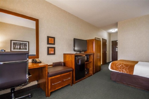 COMFORT SUITES APPLETON AIRPORT , WI 54914 near Appleton International Airport View Point 26