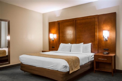 COMFORT SUITES APPLETON AIRPORT , WI 54914 near Appleton International Airport View Point 33