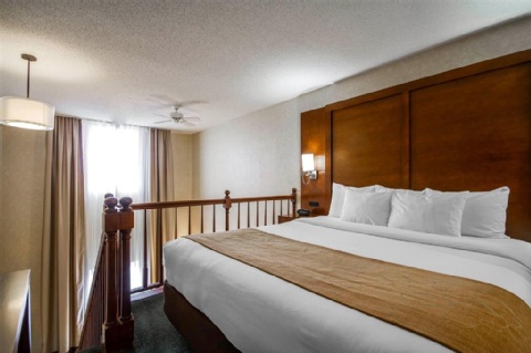 COMFORT SUITES APPLETON AIRPORT , WI 54914 near Appleton International Airport View Point 34