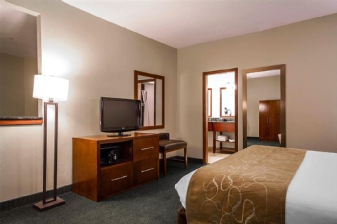 COMFORT SUITES APPLETON AIRPORT , WI 54914 near Appleton International Airport View Point 37