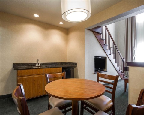 COMFORT SUITES APPLETON AIRPORT , WI 54914 near Appleton International Airport View Point 36