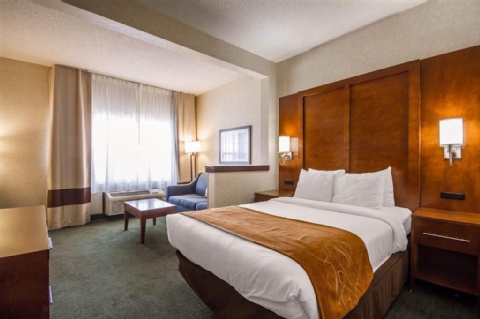 COMFORT SUITES APPLETON AIRPORT , WI 54914 near Appleton International Airport View Point 40