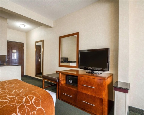 COMFORT SUITES APPLETON AIRPORT , WI 54914 near Appleton International Airport View Point 42