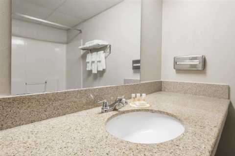 Days Inn by Wyndham Kansas City International Airport , MO 64153 near Kansas City International Airport View Point 8