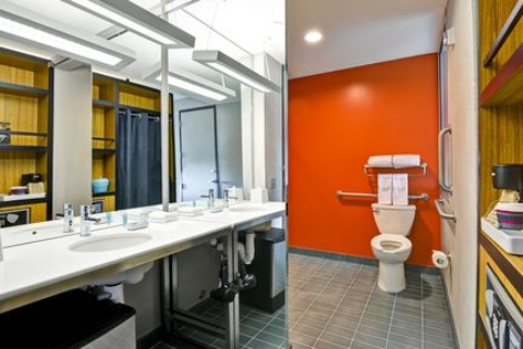 Aloft Phoenix-Airport | Convenient Park, Stay & Fly Near PHX
