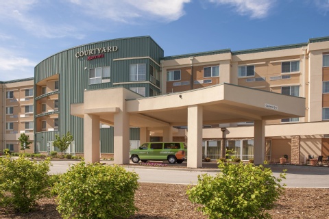 Courtyard by Marriott Milwaukee Airport , WI 53207 near General Mitchell International Airport View Point 1