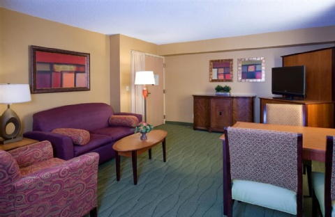 Embassy Suites Kansas City International Airport , MO 64153 near Kansas City International Airport View Point 21