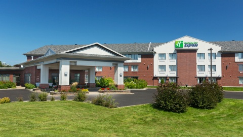 Holiday Inn Express Quebec City-Sainte Foy, an IHG Hotel , QC G1W 3Z7 near Quebec City Jean Lesage International Airport View Point 9