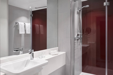 Sheraton Heathrow Hotel ,  UB7 0HJ near Heathrow Airport View Point 12