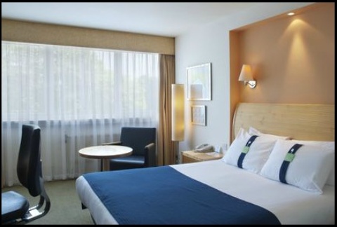 Holiday Inn London - Gatwick Airport ,  RH6 0BA  near Gatwick Airport View Point 2
