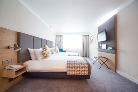 Holiday Inn London - Gatwick Airport ,  RH6 0BA  near Gatwick Airport View Point 31
