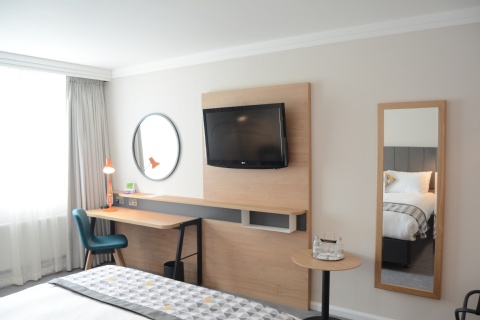 Holiday Inn London - Gatwick Airport ,  RH6 0BA  near Gatwick Airport View Point 35