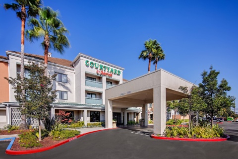 Courtyard by Marriott Oakland Airport , CA 94621 near Oakland International Airport View Point 1