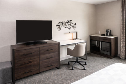 Holiday Inn Boston Logan Airport - Chelsea, an IHG Hotel , MA 02150 near Boston Logan International Airport View Point 23