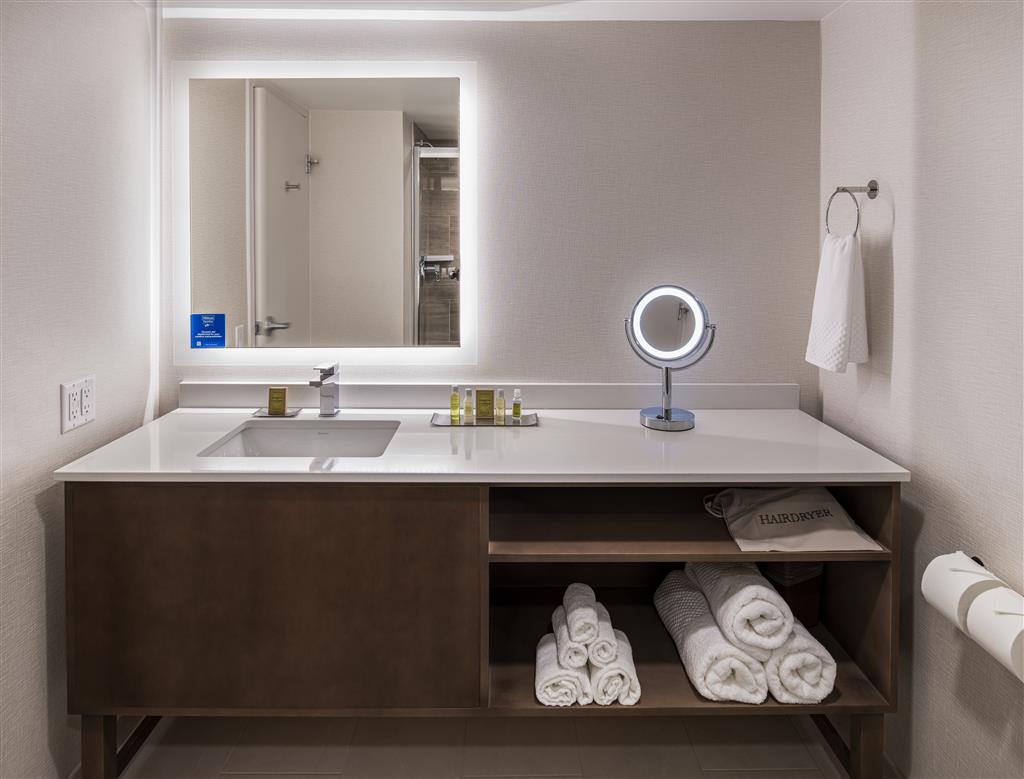 Doubletree By Hilton Madison East , WI 53704 near Dane County Regional Airport (truax Field) View Point 22