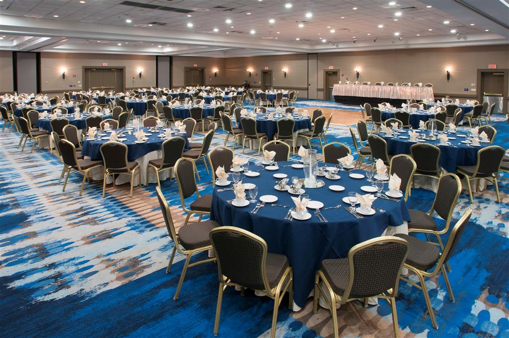Radisson Hotel & Conference Center Green Bay , WI 54313 near Green Bay Austin Straubel International Airport View Point 4