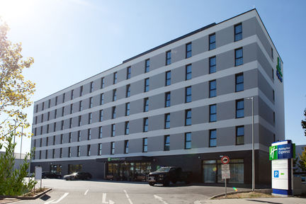 Holiday Inn Express Frankfurt Airport - Raunheim, an IHG Hotel ,  65479 near Frankfurt Airport View Point 4