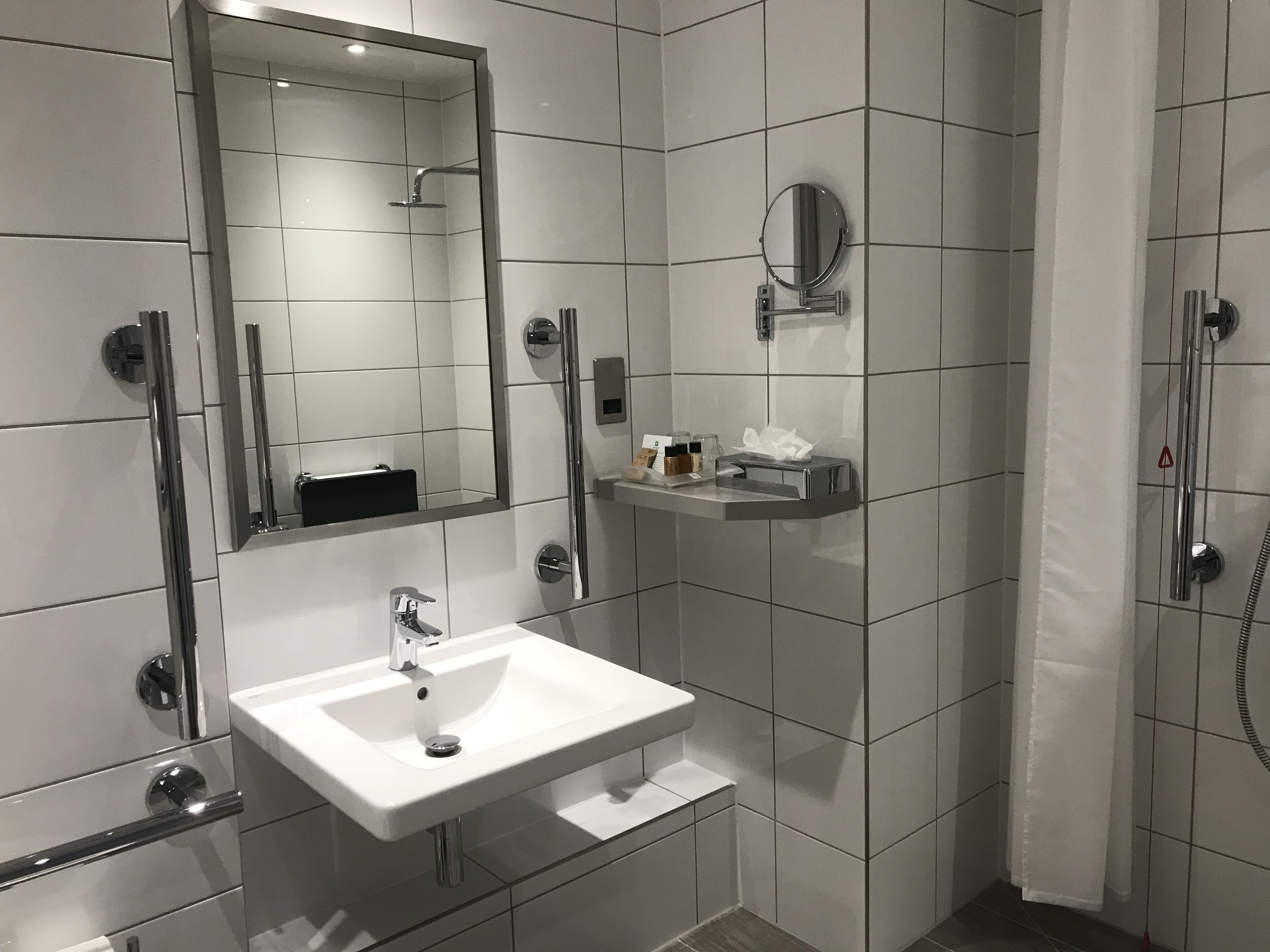 Holiday Inn London-Shepperton, an IHG Hotel ,  TW17 8NP near Heathrow Airport View Point 3
