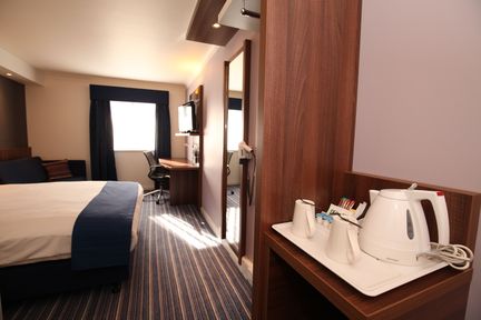Holiday Inn Express London Gatwick Crawley, an IHG Hotel ,  RH10 1UA near Gatwick Airport View Point 46