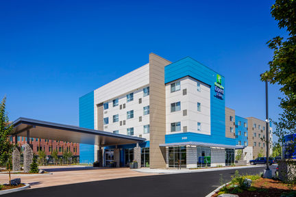Holiday Inn Express & Suites - Portland Airport - Cascade Stn, an IHG Hotel , OR 97220 near Portland International Airport View Point 1