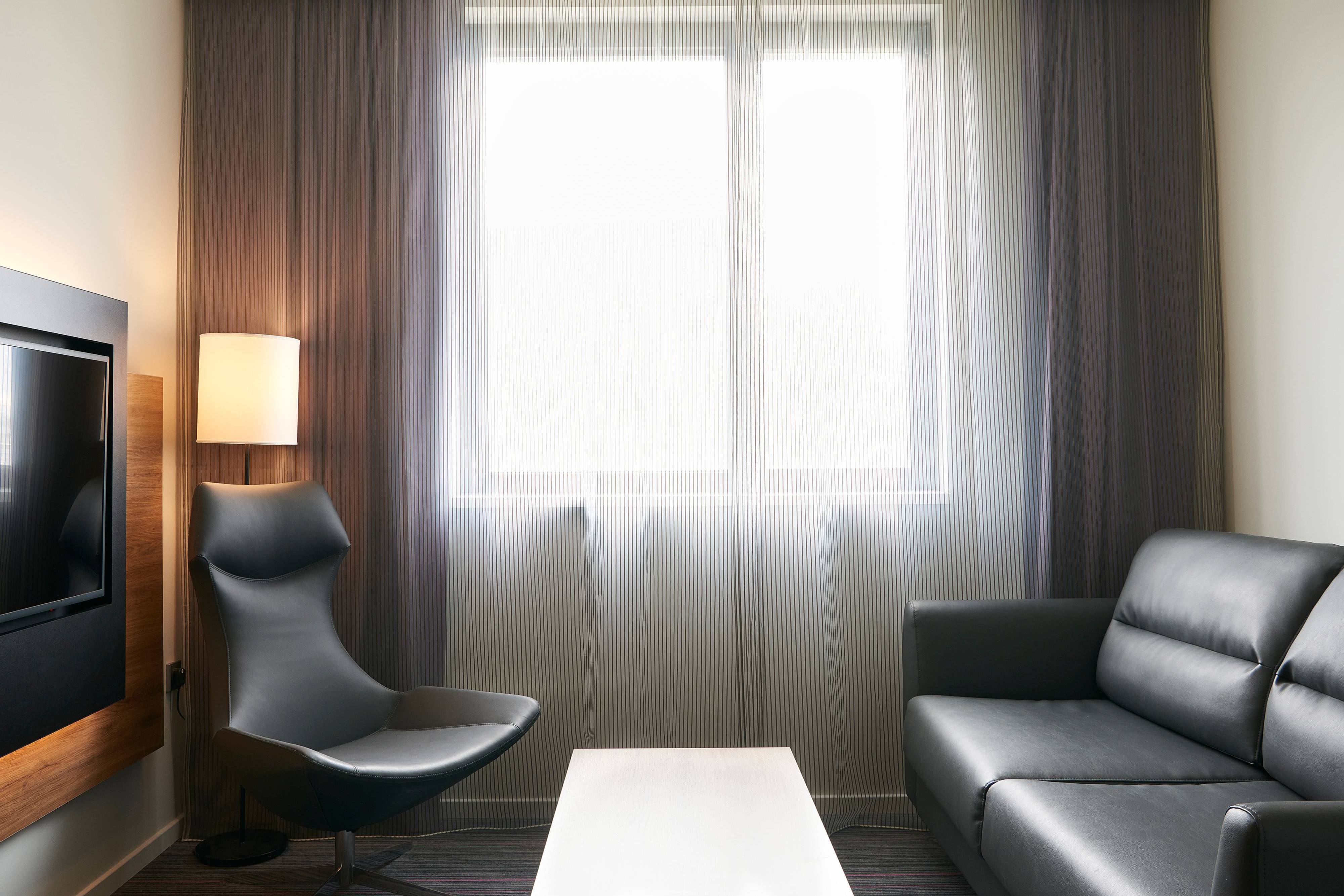 Moxy Edinburgh Airport ,  EH28 8AP near  Edinburgh Airport View Point 21