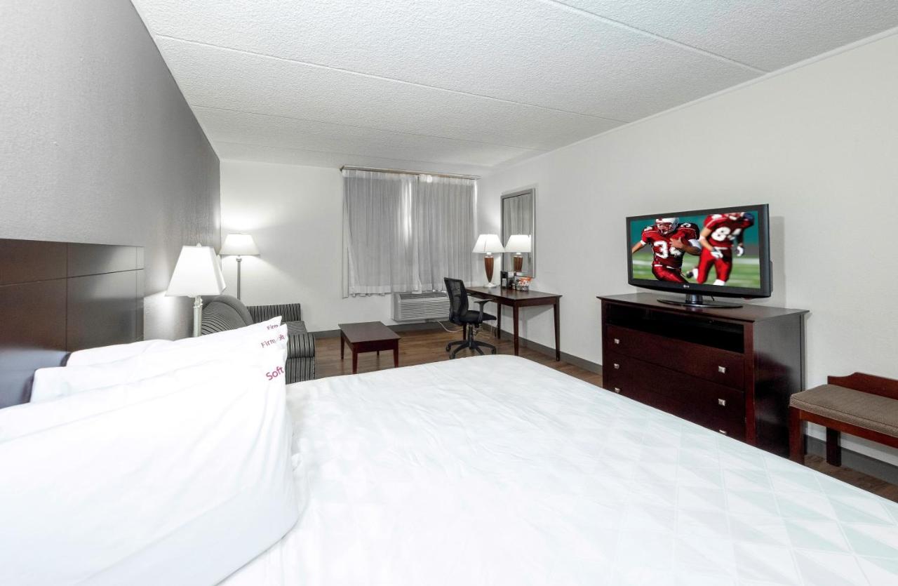 Red Roof Inn PLUS+ Woodbridge - Linden/Carteret , NJ 07008 near Newark Liberty International Airport View Point 21