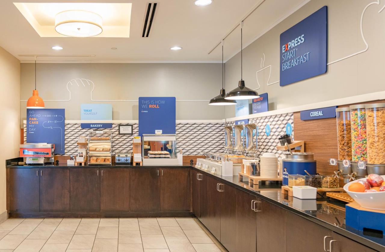 Holiday Inn Express Columbus Airport – Easton , OH 43219 near Port Columbus International Airport View Point 22