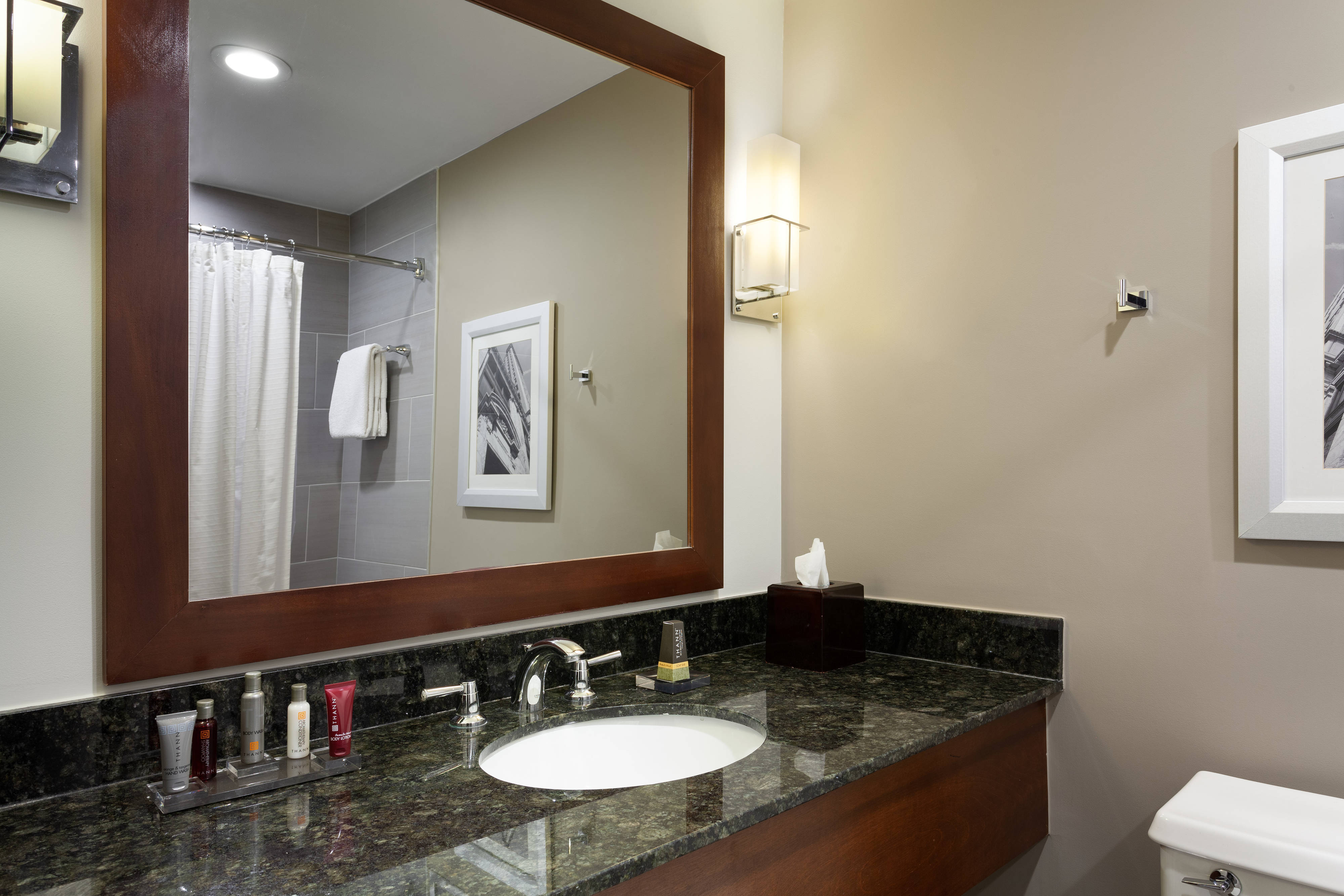 DoubleTree by Hilton Minneapolis Airport , MN 55425 near Minneapolis-saint Paul International Airport (wold-chamberlain Field) View Point 4