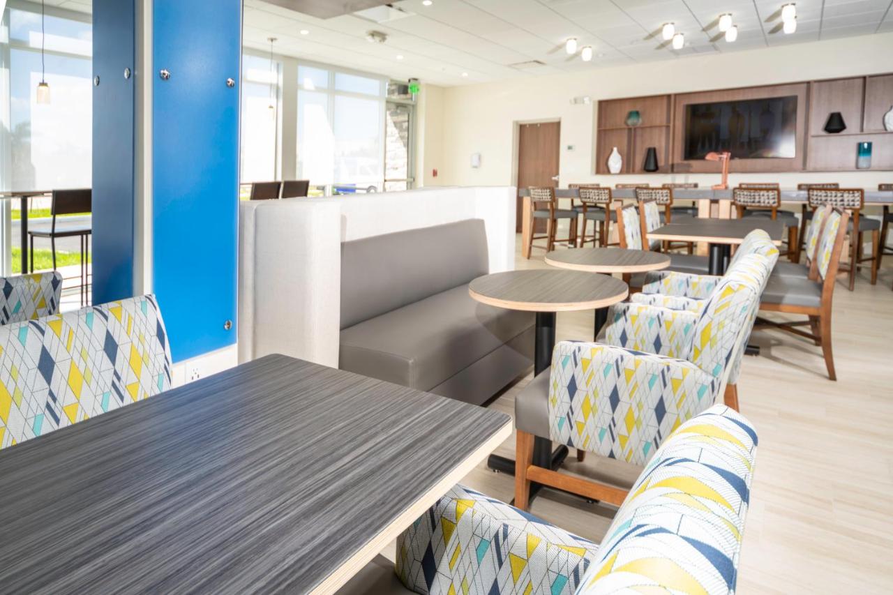 Holiday Inn Express & Suites Fort Myers Airport , FL 33913 near Southwest Florida International Airport View Point 15