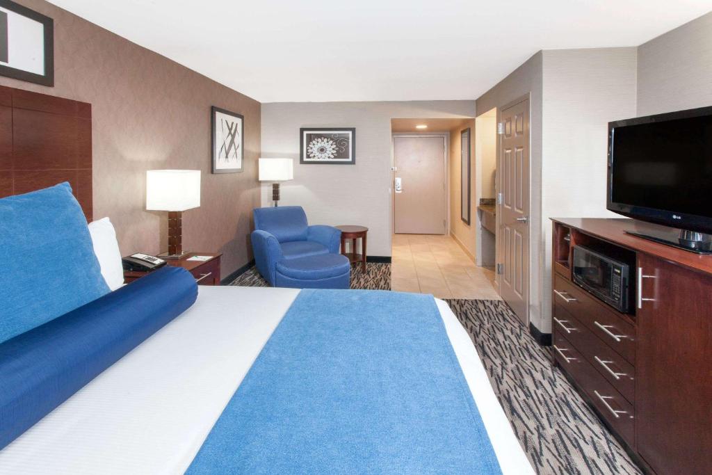 Wyndham Garden Elk Grove Village/O'Hare , IL 60007 near Ohare International Airport View Point 13