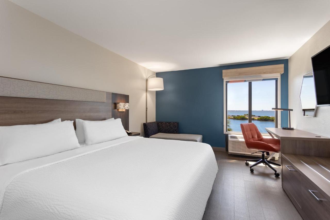 Holiday Inn Express & Suites Tampa/Rocky Point Island , FL 33607 near Tampa International Airport View Point 3