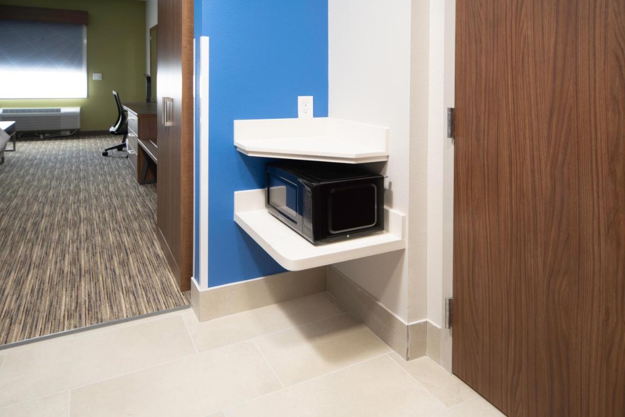 Holiday Inn Express & Suites Fort Myers Airport , FL 33913 near Southwest Florida International Airport View Point 8