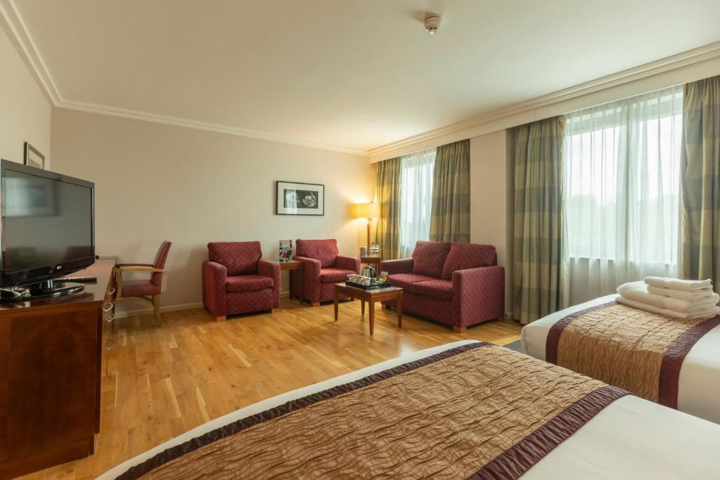 CROWNE PLAZA NEC ,  B40 1PS near  Birmingham Airport View Point 2