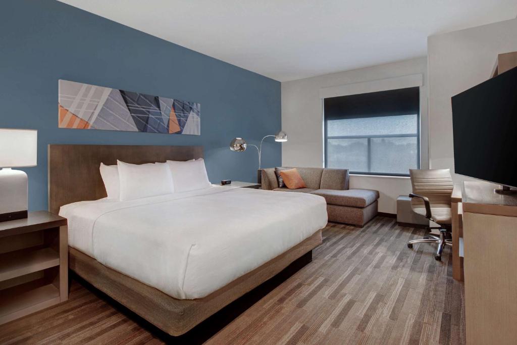 Hyatt House Mall of America / MSP Airport , MN 55425 near Minneapolis-saint Paul International Airport (wold-chamberlain Field) View Point 6