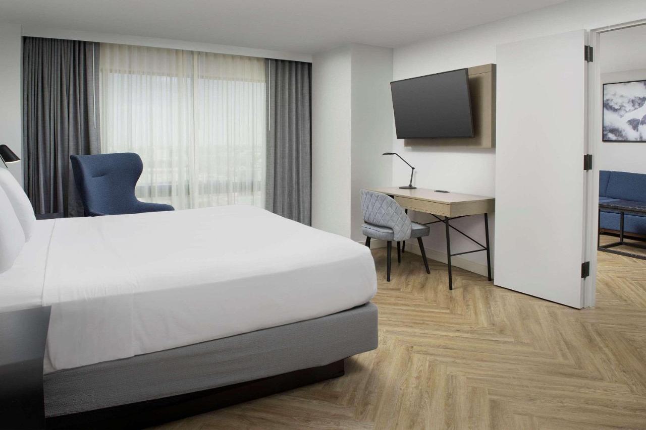 Radisson Blu Fargo , ND 58102 near Hector International Airport View Point 8