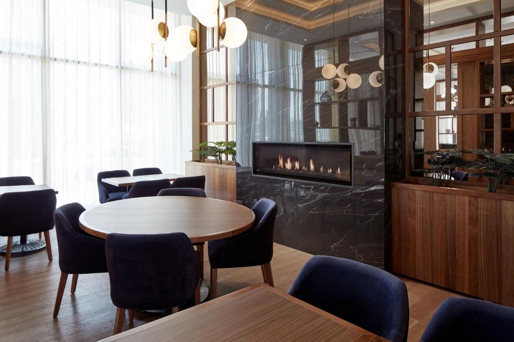 Courtyard Montreal Midtown , QC H3W 3E3 near Montreal-Pierre Elliott Trudeau Int. Airport View Point 6