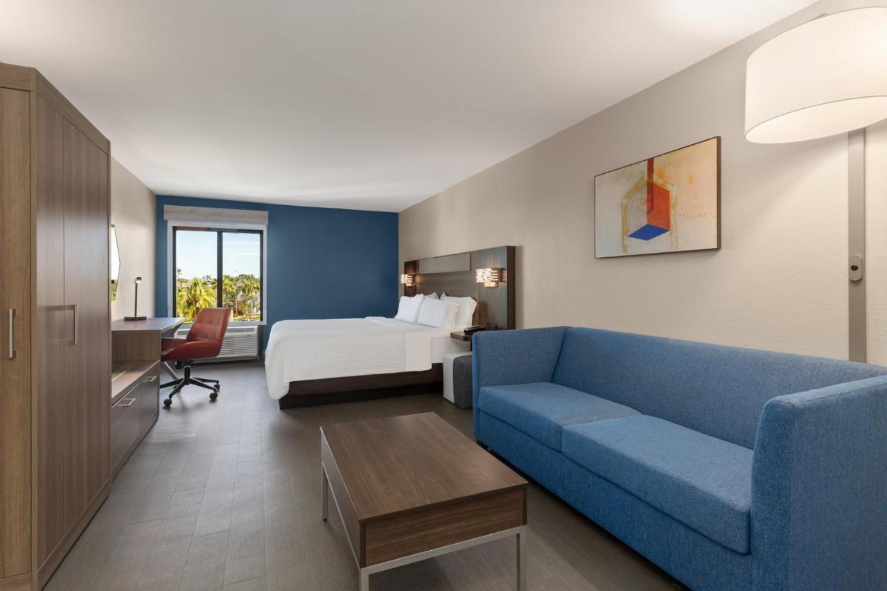 Holiday Inn Express & Suites Tampa/Rocky Point Island , FL 33607 near Tampa International Airport View Point 8
