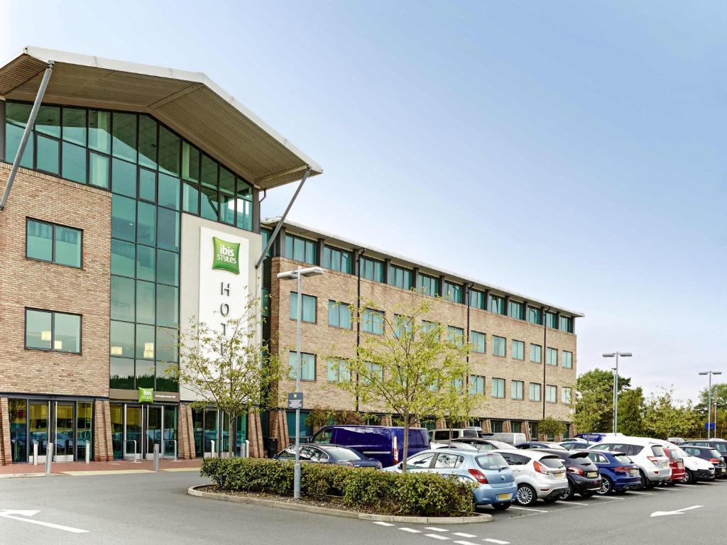 IBIS STYLES BHX NEC AIRPORT ,  B40 1PJ near  Birmingham Airport View Point 1
