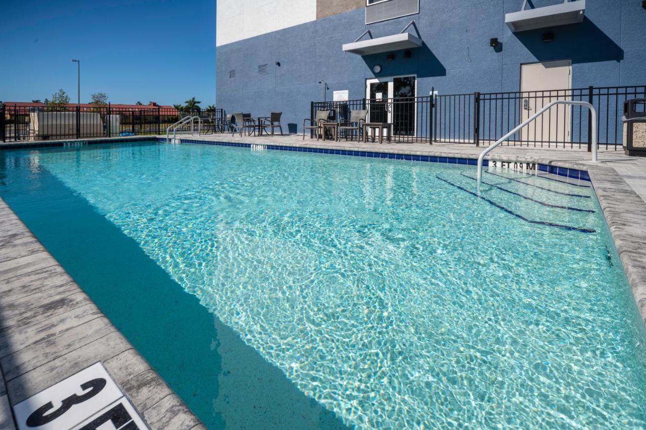 Holiday Inn Express & Suites Fort Myers Airport , FL 33913 near Southwest Florida International Airport View Point 13
