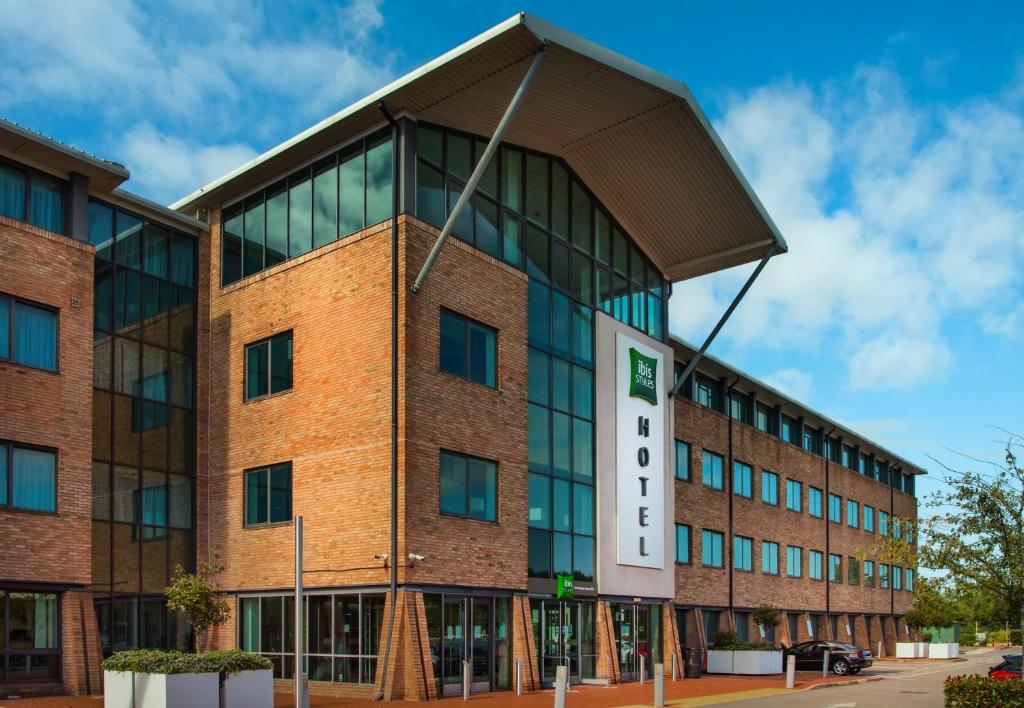 IBIS STYLES BHX NEC AIRPORT ,  B40 1PJ near  Birmingham Airport View Point 4