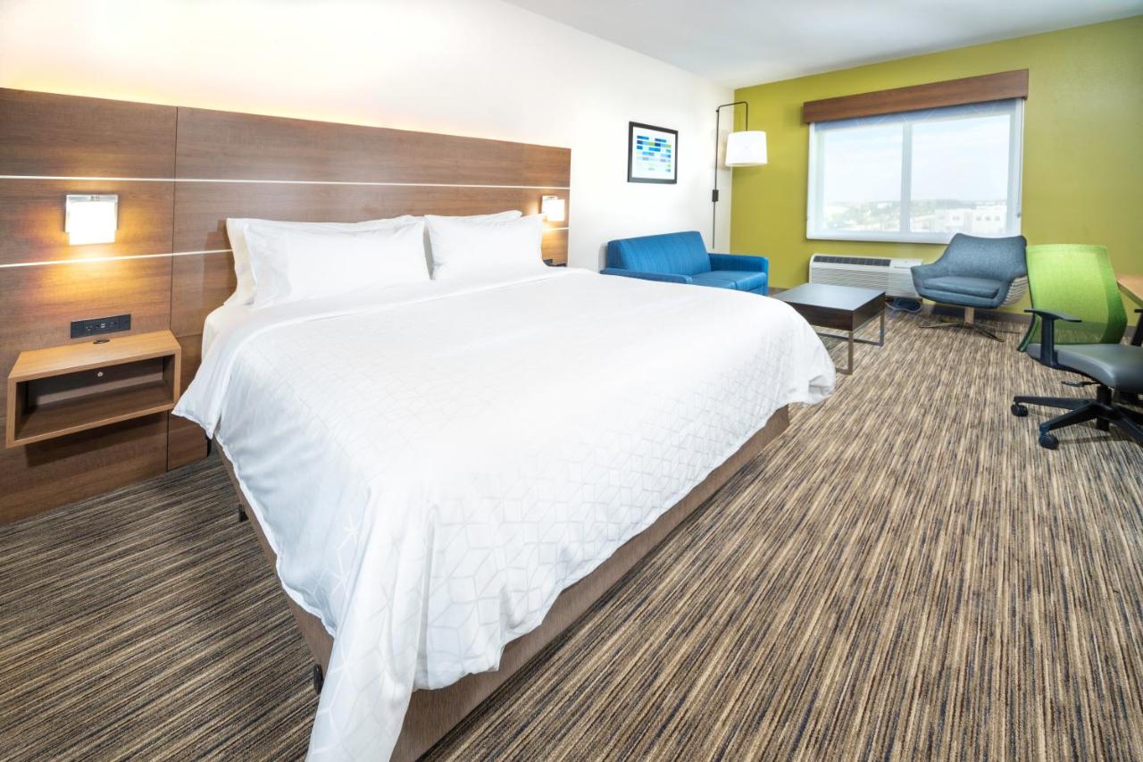 Holiday Inn Express & Suites Fort Myers Airport , FL 33913 near Southwest Florida International Airport View Point 18
